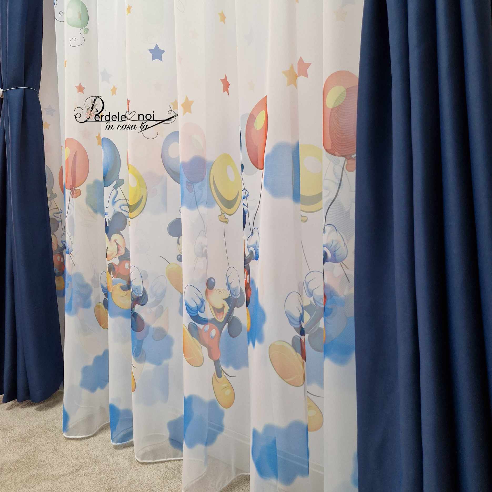 Sale Perdea Mickey cu baloane, 2m x 2,20h, rejansa fagure 6cm Sale Perdea Mickey cu baloane, 2m x 2,20h, rejansa fagure 6cm