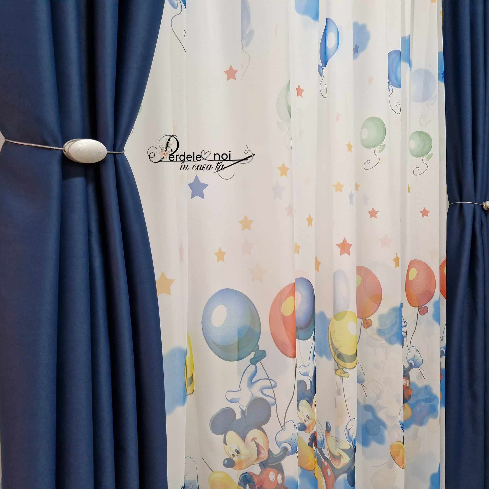 Sale Perdea Mickey cu baloane, 2m x 2,20h, rejansa fagure 6cm Sale Perdea Mickey cu baloane, 2m x 2,20h, rejansa fagure 6cm