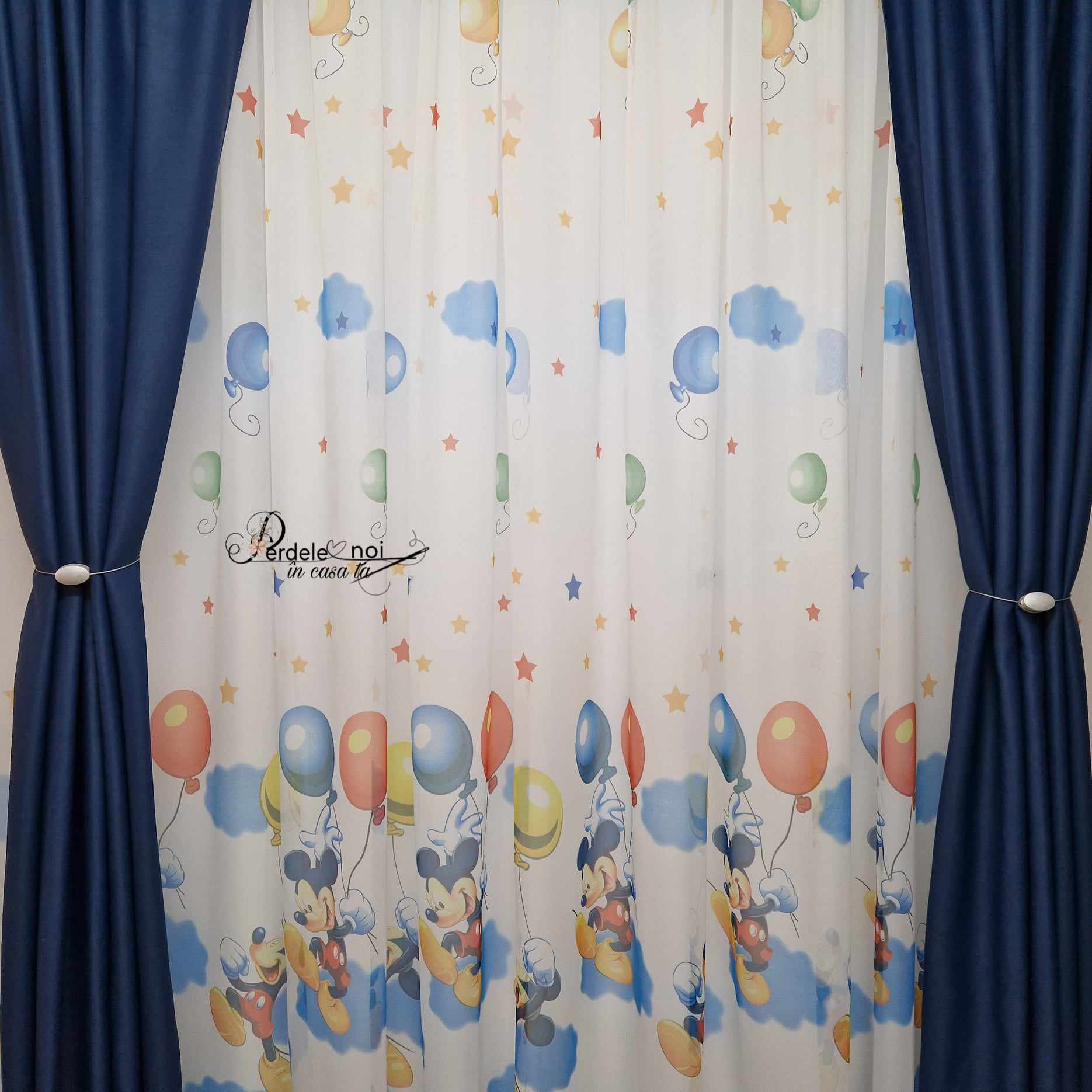 Sale Perdea Mickey cu baloane, 2m x 2,20h, rejansa fagure 6cm Sale Perdea Mickey cu baloane, 2m x 2,20h, rejansa fagure 6cm