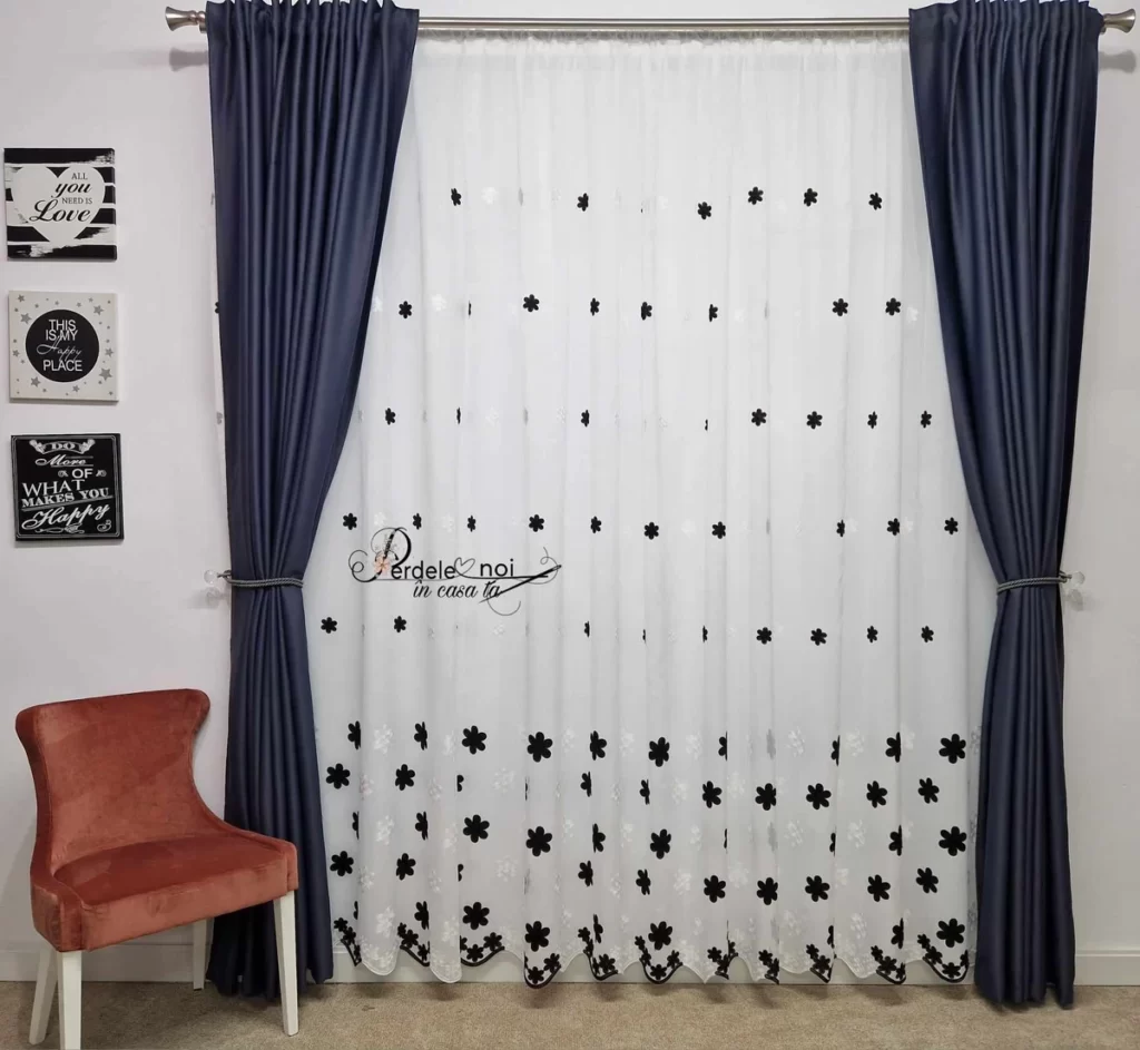 Sale Perdea in cu flori rotunde negre, 2.90 x 1.90h, rejansa universala