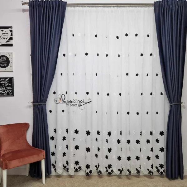 Sale Perdea in cu flori rotunde negre, 2.90 x 1.90h, rejansa universala Sale Perdea in cu flori rotunde negre, 2.90 x 1.90h, rejansa universala