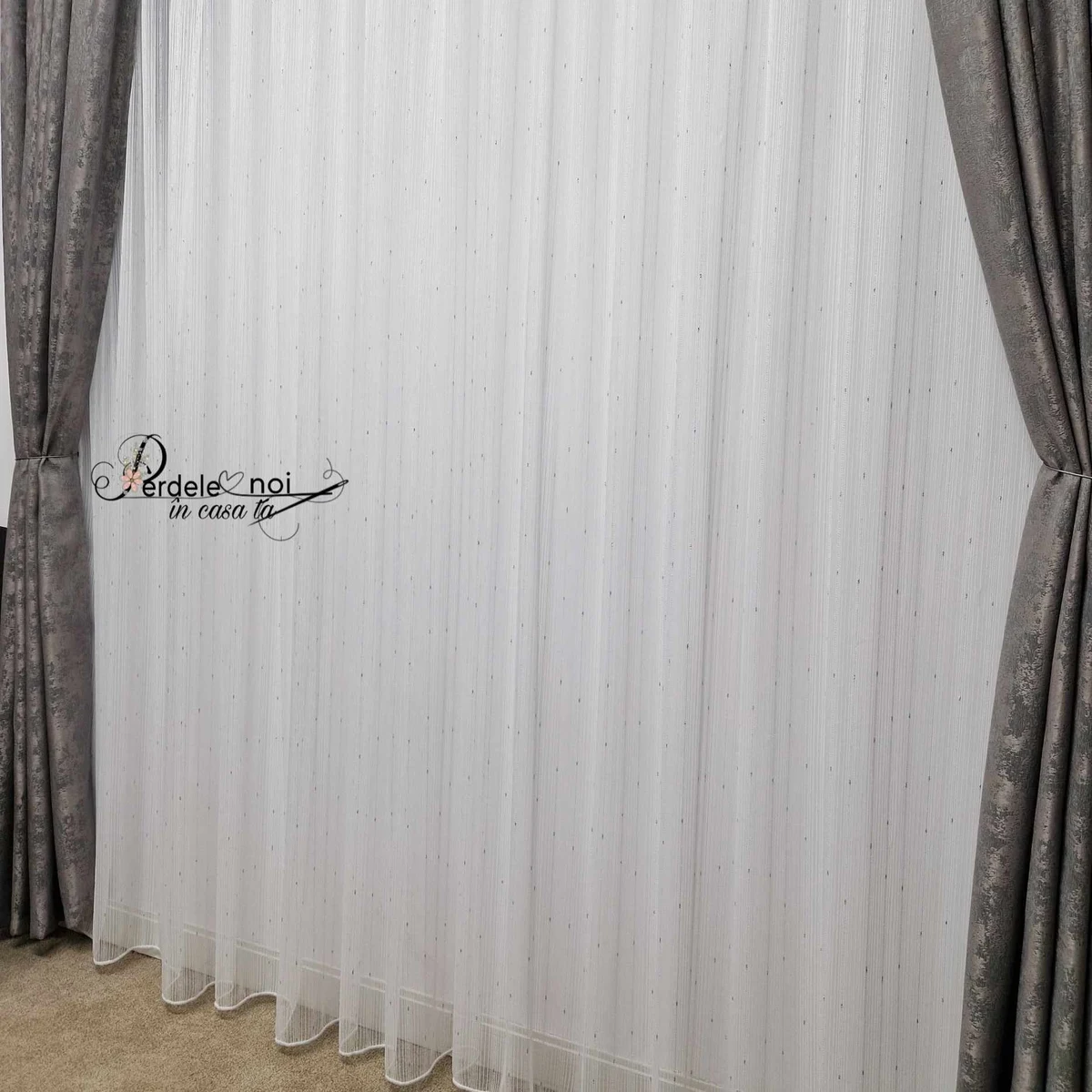 Set Azra - perdea borangic gri și draperie nisip gri Set Azra - perdea borangic gri și draperie nisip gri