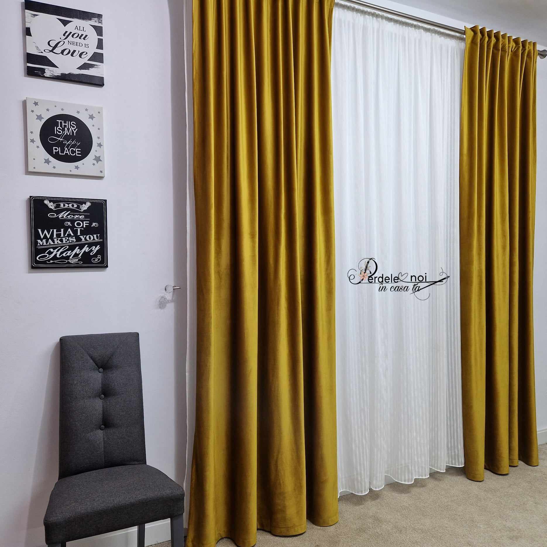 Set Defne alb - perdea Defne alb și draperie catifea muștar Set Defne alb - perdea Defne alb și draperie catifea muștar