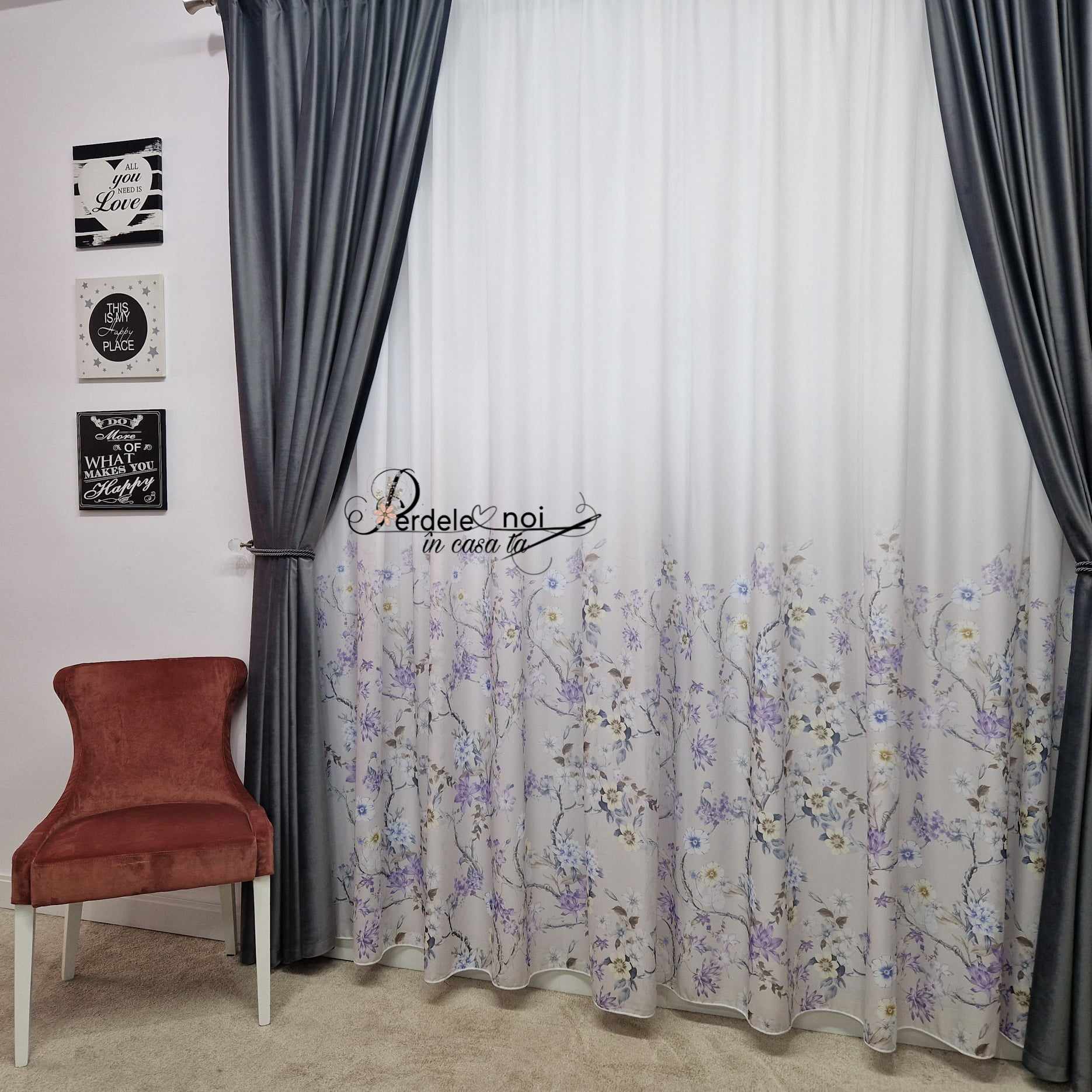 Set Diana - perdea voal cu flori mov/gri și draperie catifea gri închis Set Diana - perdea voal cu flori mov/gri și draperie catifea gri închis