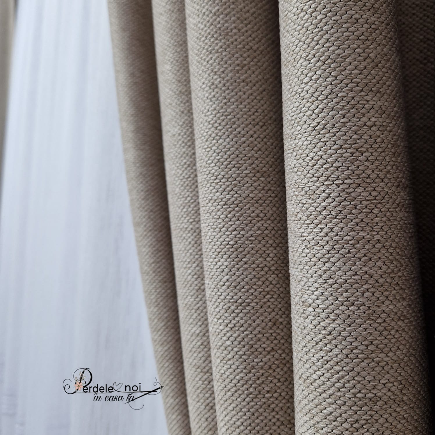 Set Elif - perdea borangic brodată cu rânduri și draperie rustic bej Set Elif - perdea borangic brodată cu rânduri și draperie rustic bej