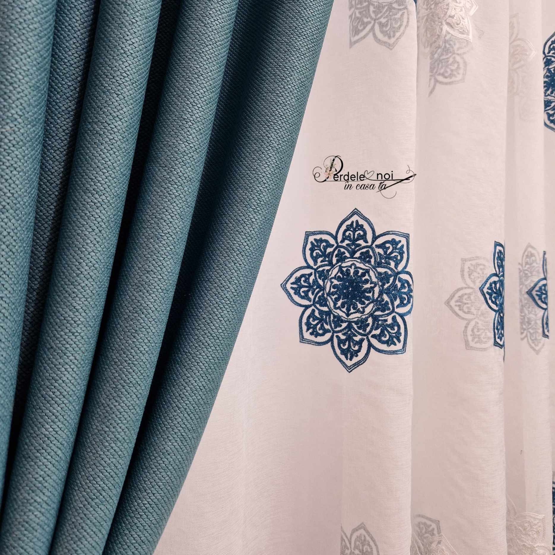 Set Fatih - perdea in cu flori stea turcoise și draperie rustic turcoise Set Fatih - perdea in cu flori stea turcoise și draperie rustic turcoise