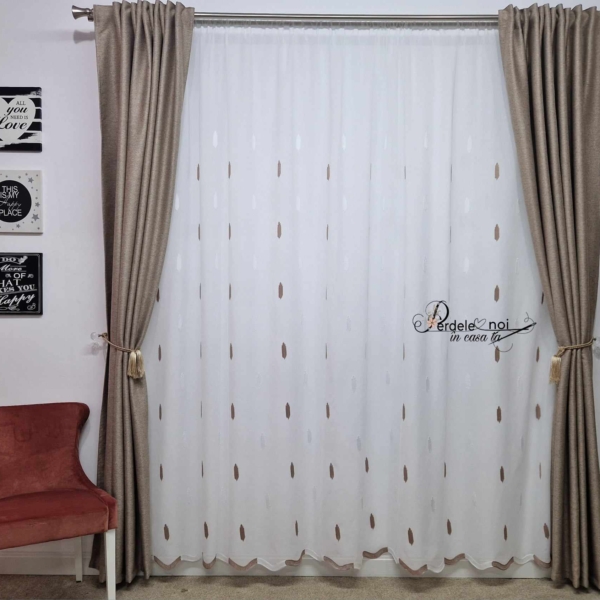 Set Ibrahim - perdea in cu dungulițe bej și draperie rustic bej Set Ibrahim - perdea in cu dungulițe bej și draperie rustic bej