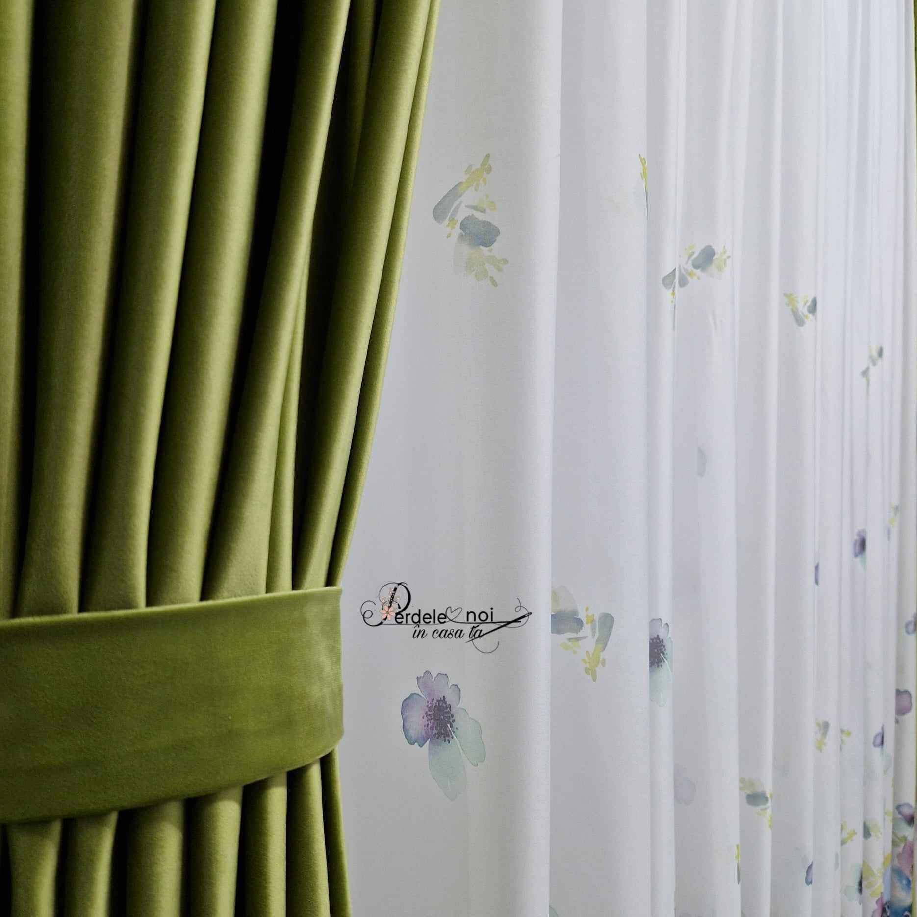 Draperie catifea verde fistic Draperie catifea verde fistic