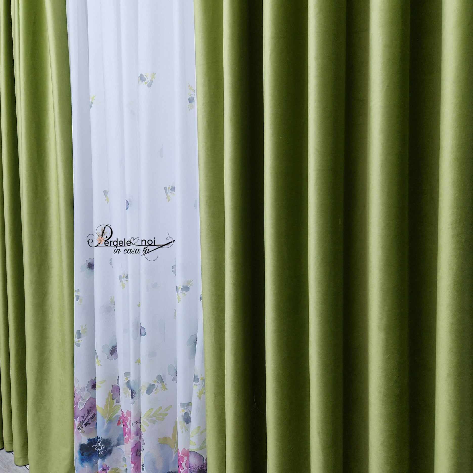 Draperie catifea verde fistic Draperie catifea verde fistic