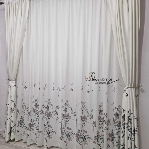 Draperie blackout alb cu model floral gri/ turcoaz