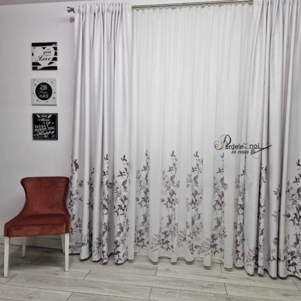 Perdea matase alba cu model floral si pasari gri Perdea matase alba cu model floral si pasari gri
