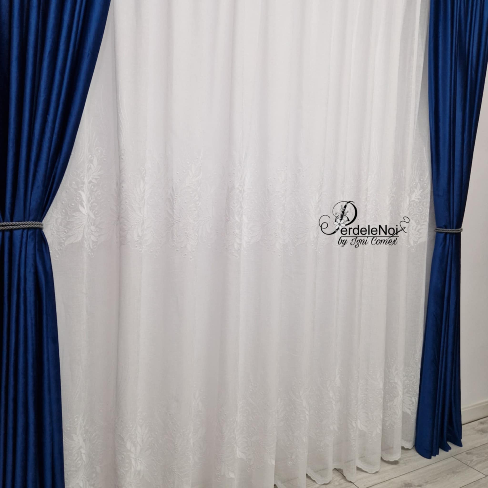 Draperie catifea albastru royal Draperie catifea albastru royal