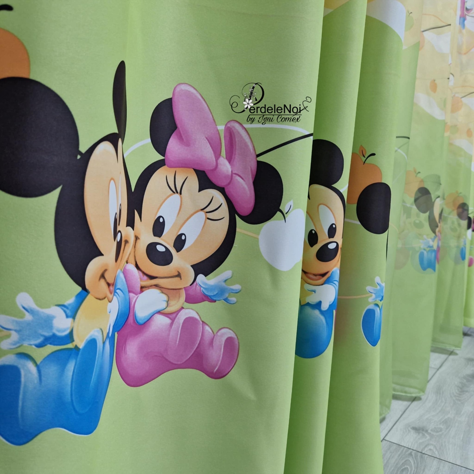 Perdea voal pentru copii Minnie și Mickey cu verde Perdea voal pentru copii Minnie și Mickey cu verde