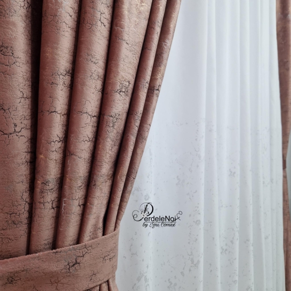 Draperie catifea roz cu model Etna