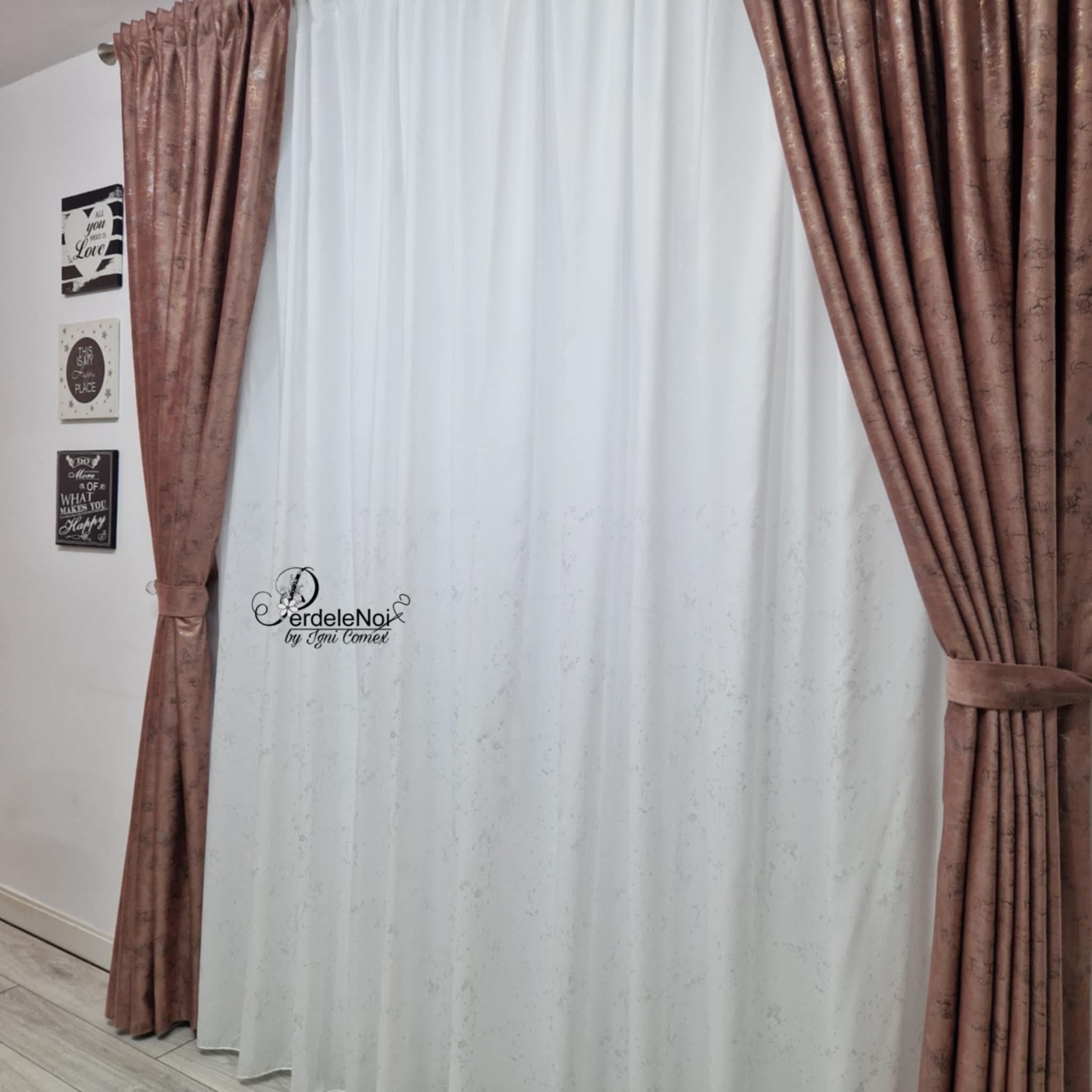 Draperie catifea roz cu model Etna Draperie catifea roz cu model Etna