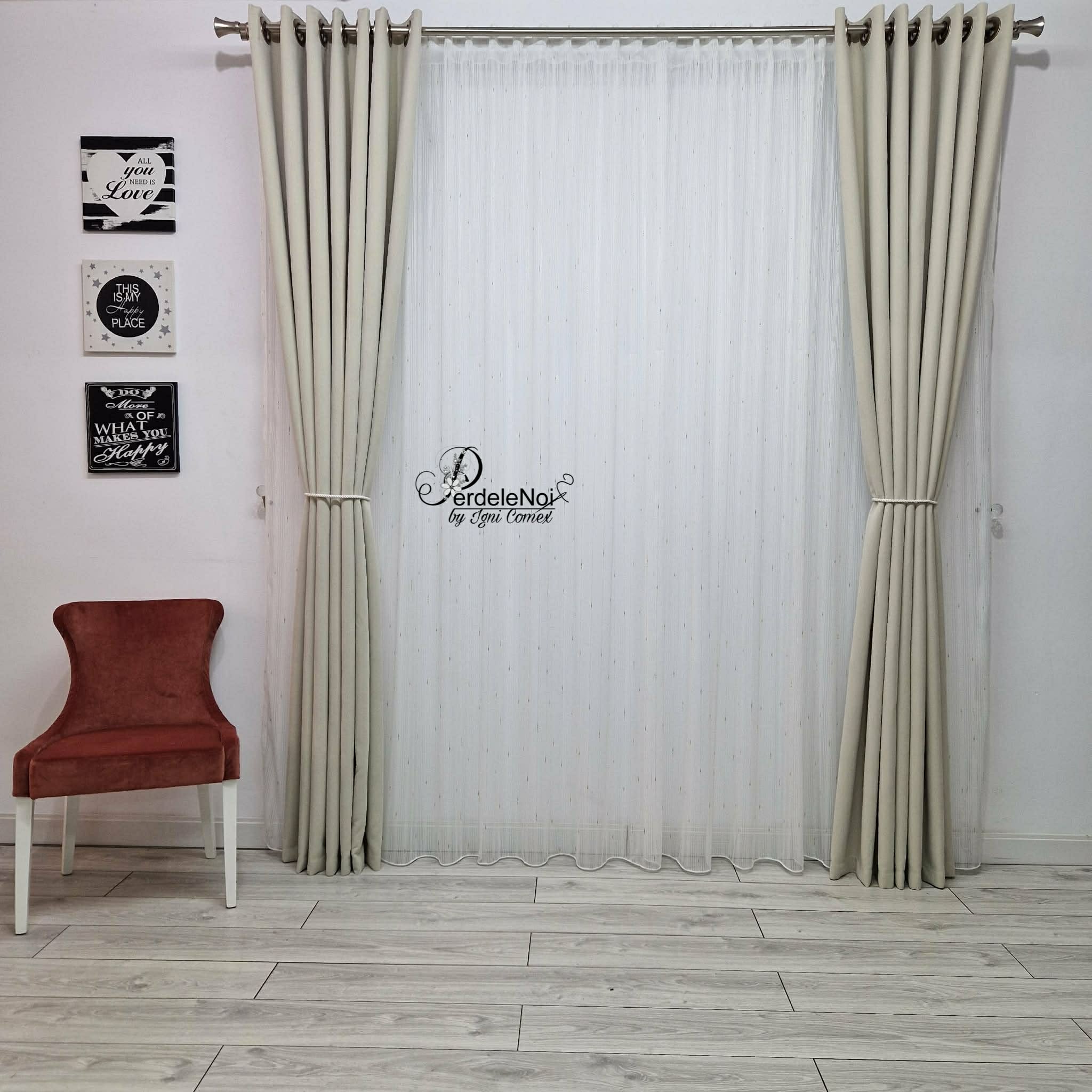 Draperie din stofă bej Draperie din stofă bej