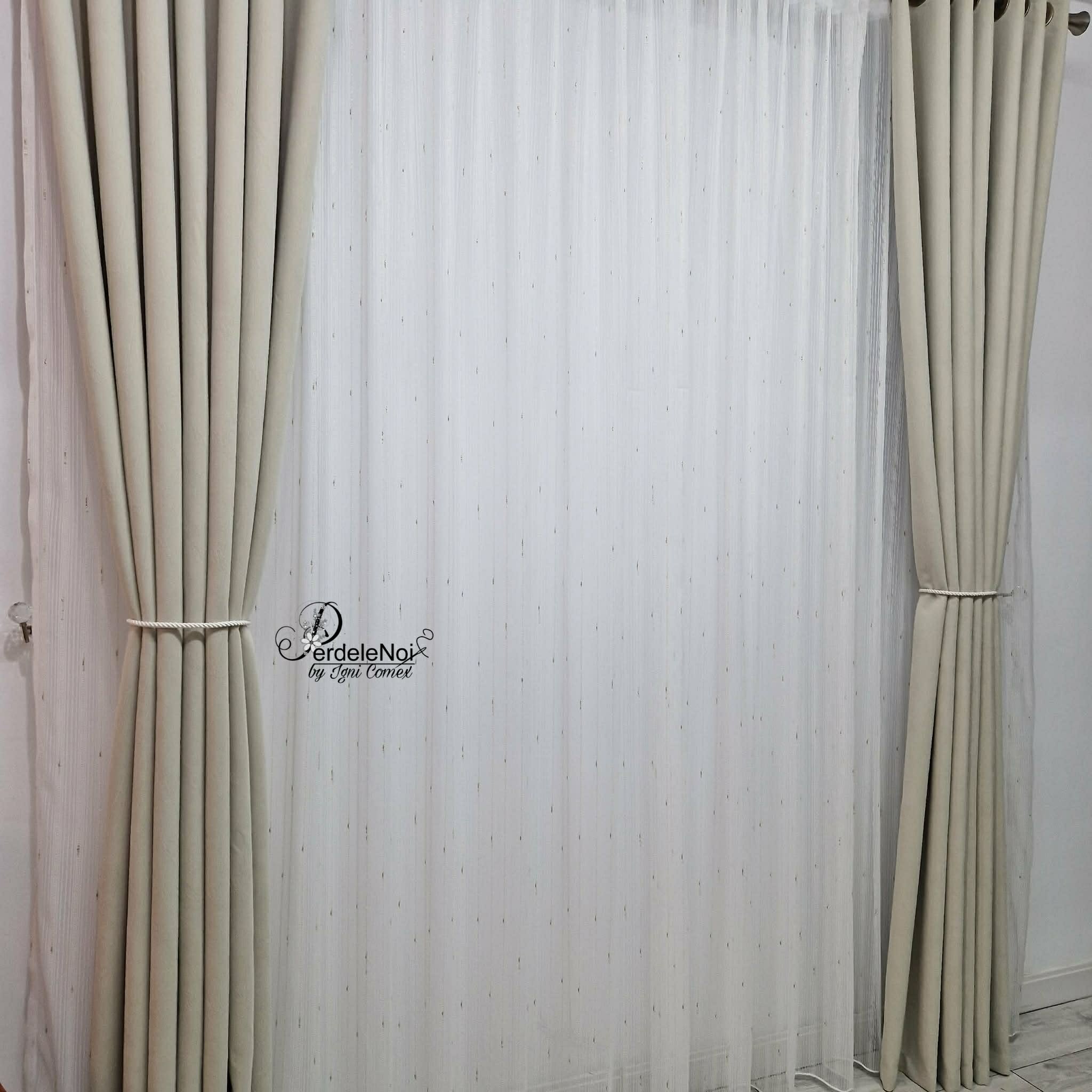 Draperie din stofă bej Draperie din stofă bej
