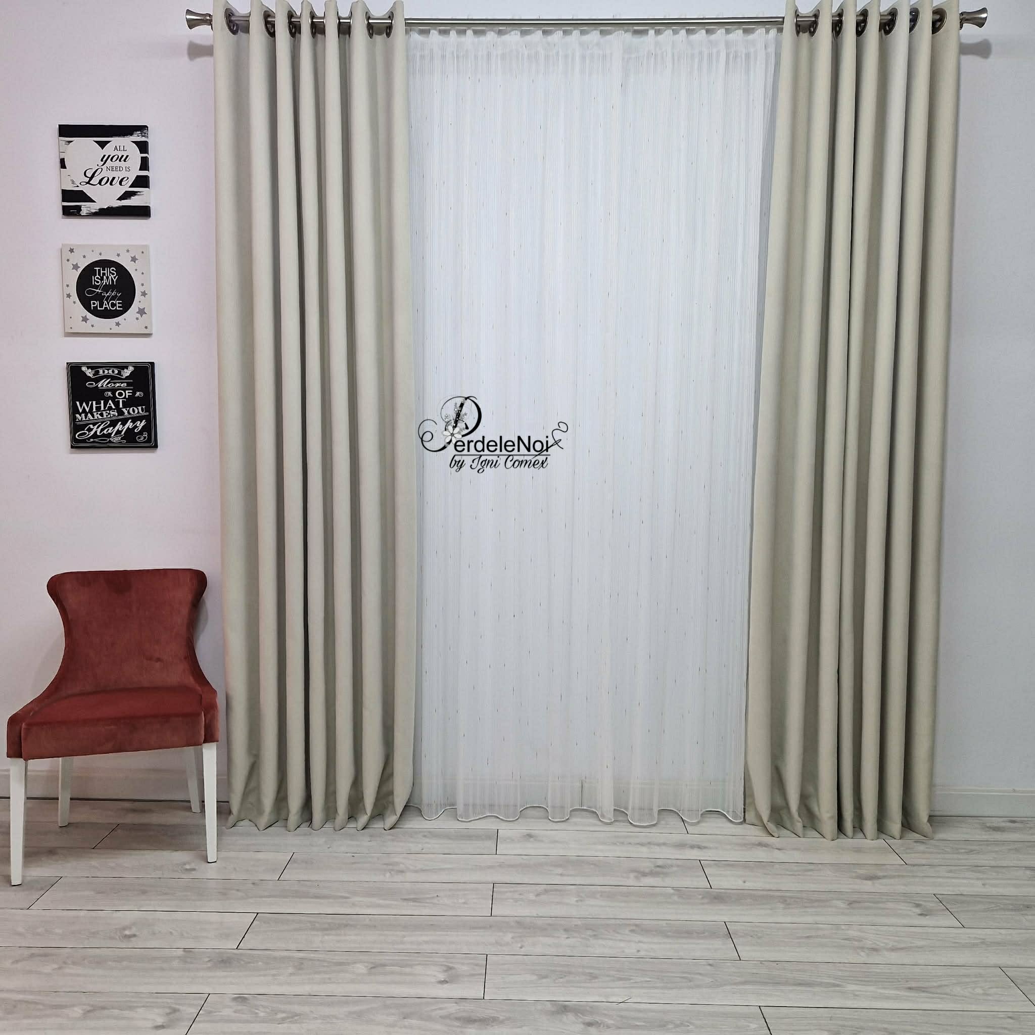 Draperie din stofă bej Draperie din stofă bej
