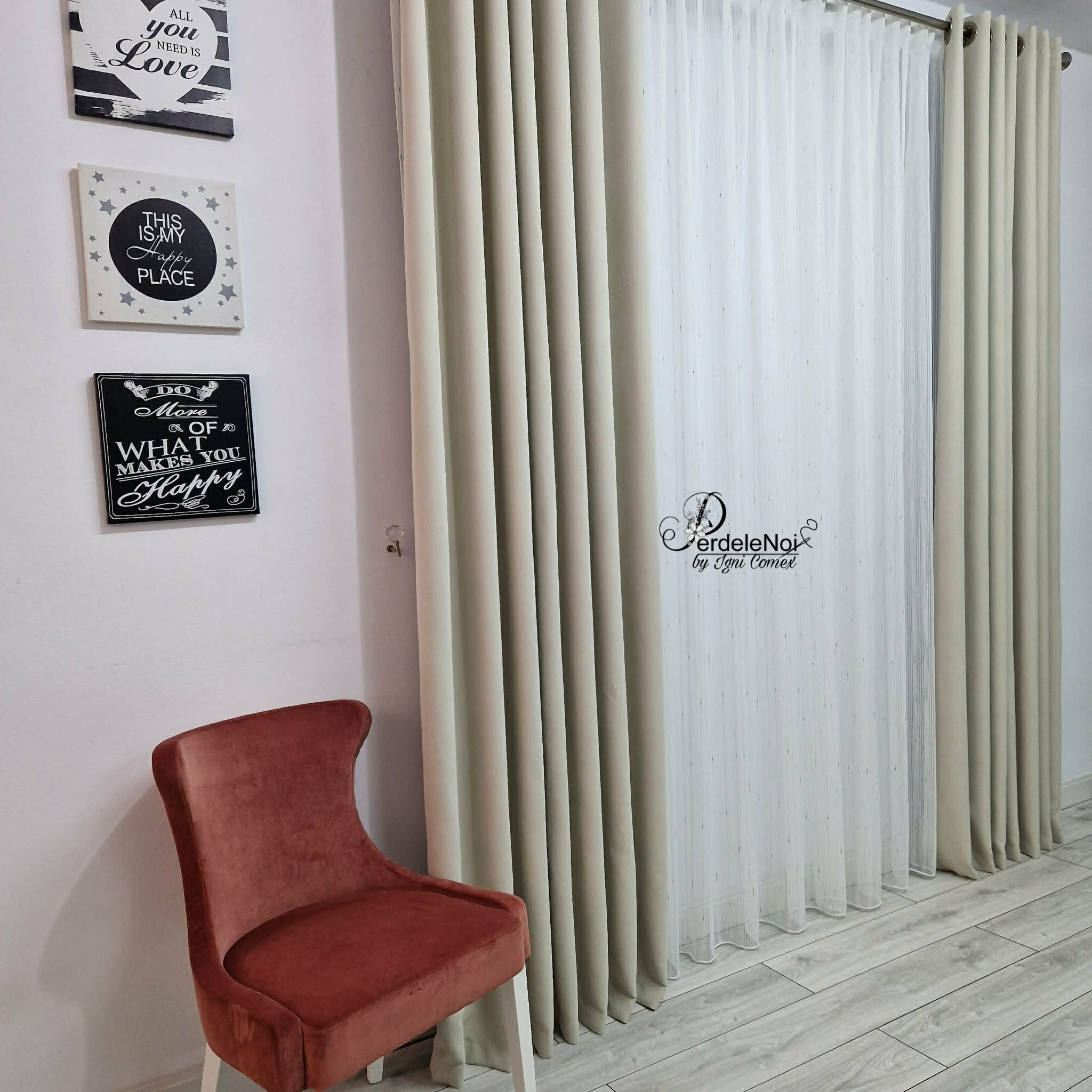 Draperie din stofă bej Draperie din stofă bej