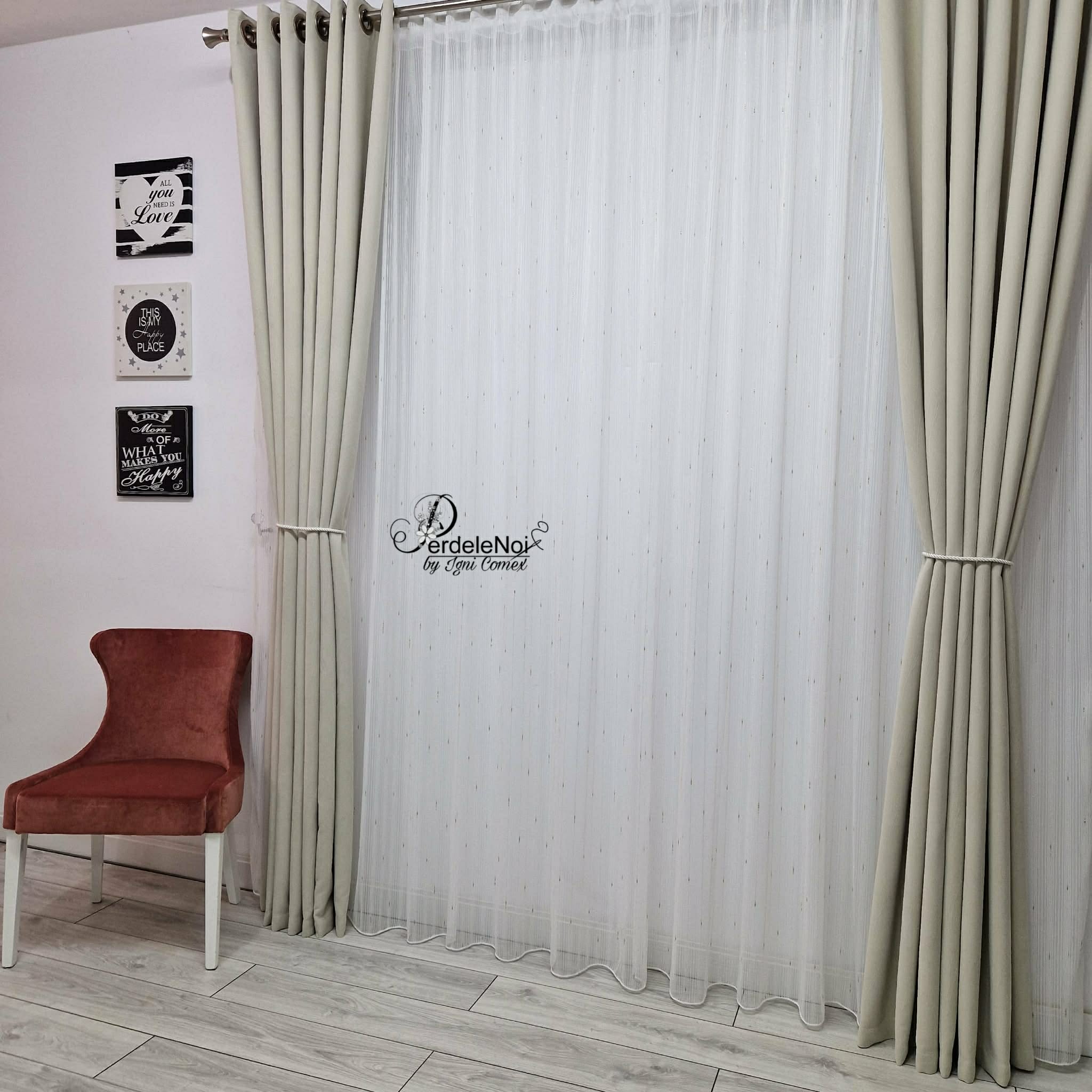 Draperie din stofă bej Draperie din stofă bej