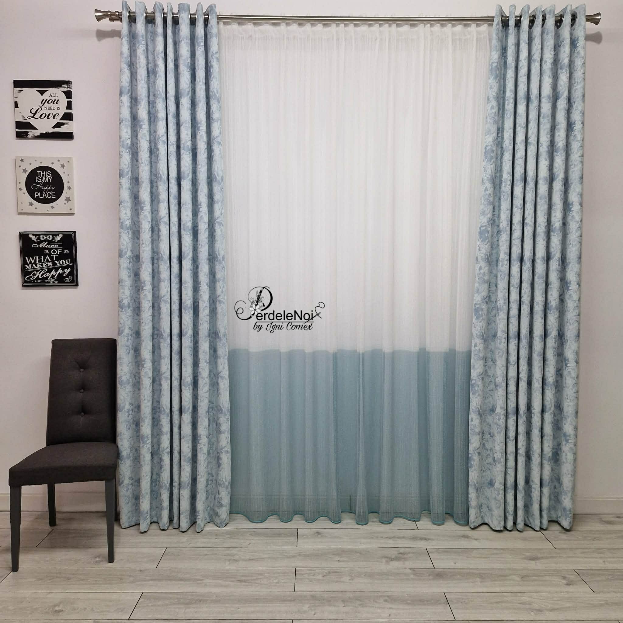 Draperie din stofă cu model bleu Draperie din stofă cu model bleu