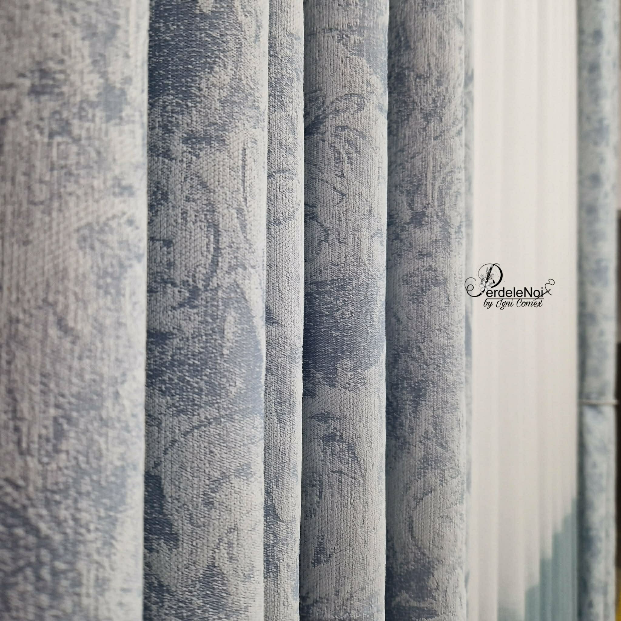 Draperie din stofă cu model bleu Draperie din stofă cu model bleu