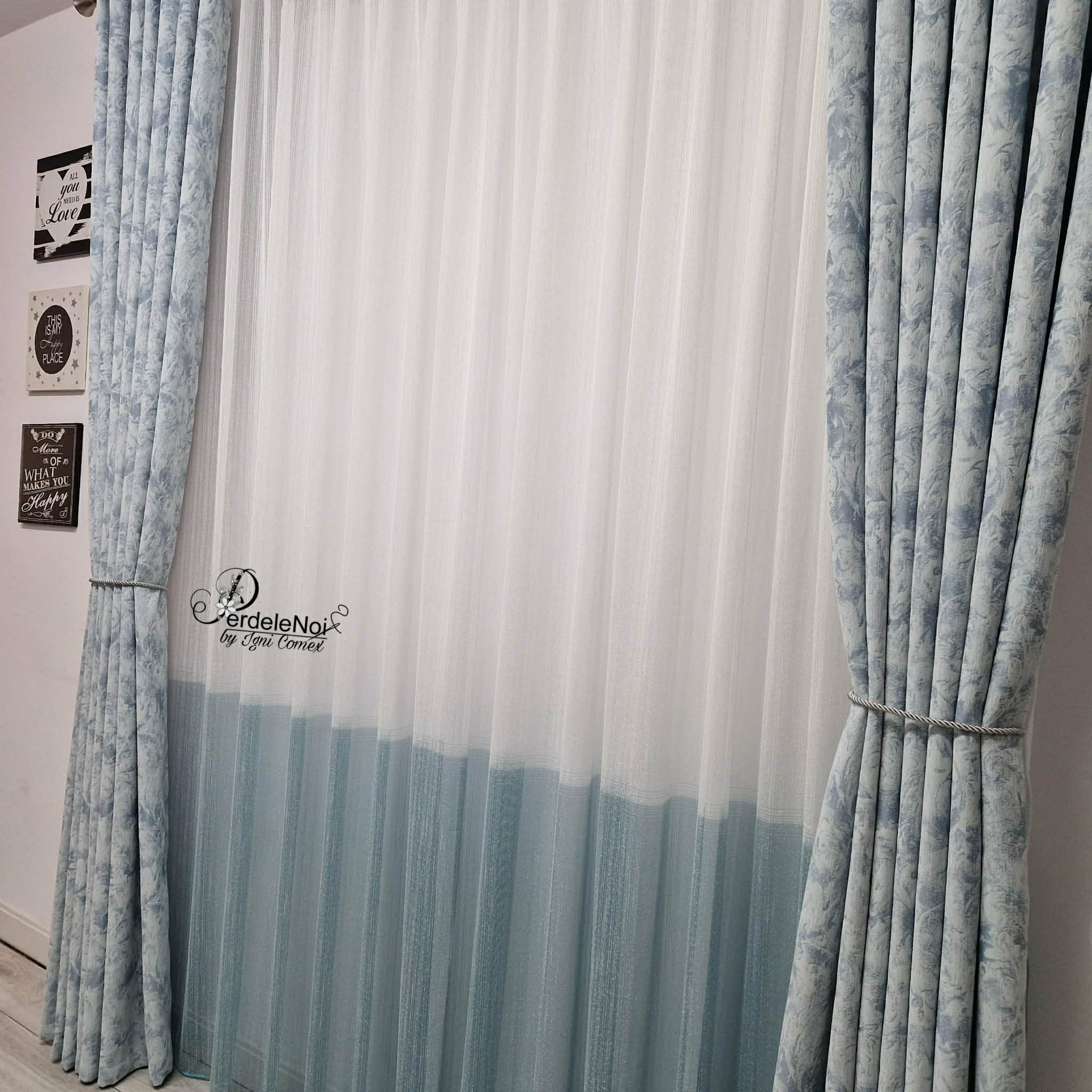 Draperie din stofă cu model bleu Draperie din stofă cu model bleu