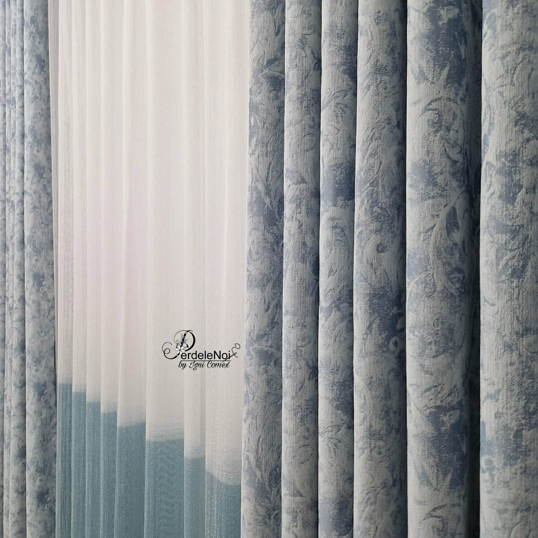Draperie din stofă cu model bleu Draperie din stofă cu model bleu
