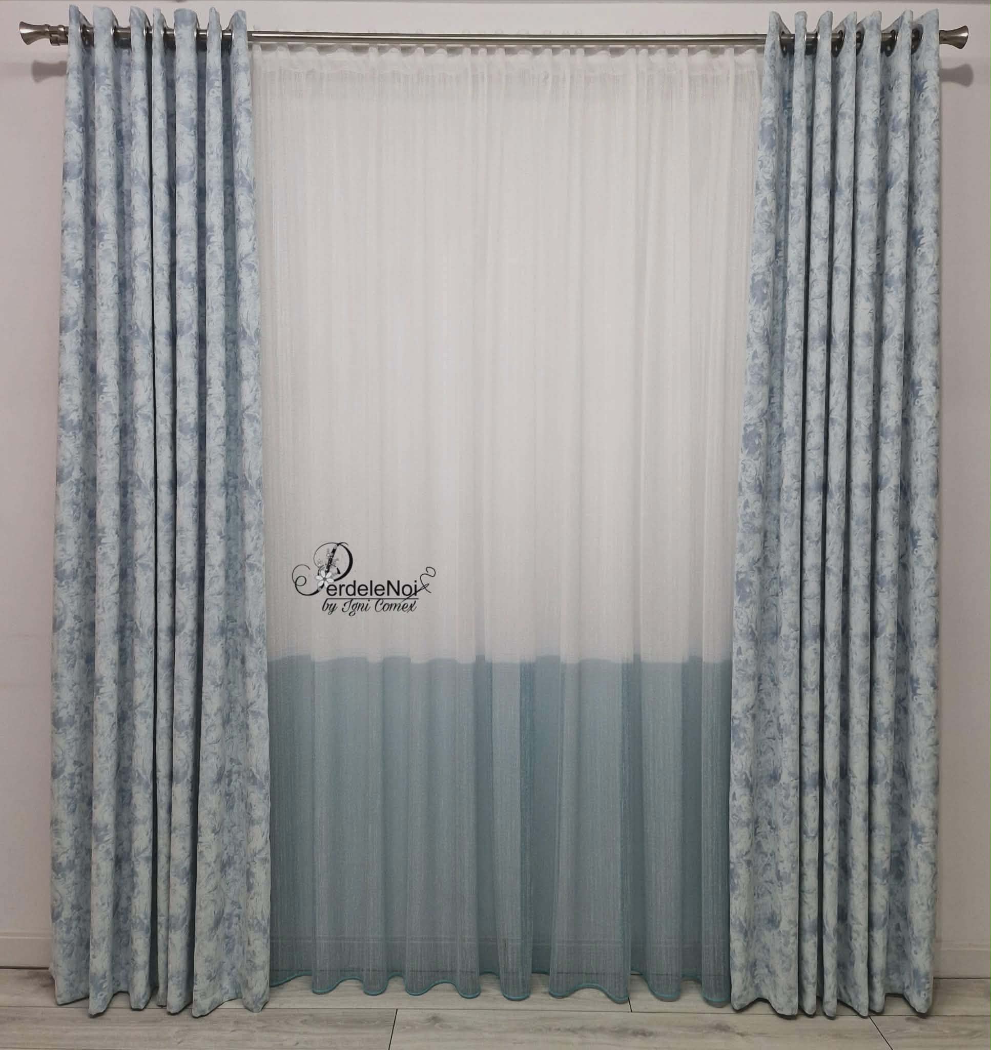 Draperie din stofă cu model bleu Draperie din stofă cu model bleu