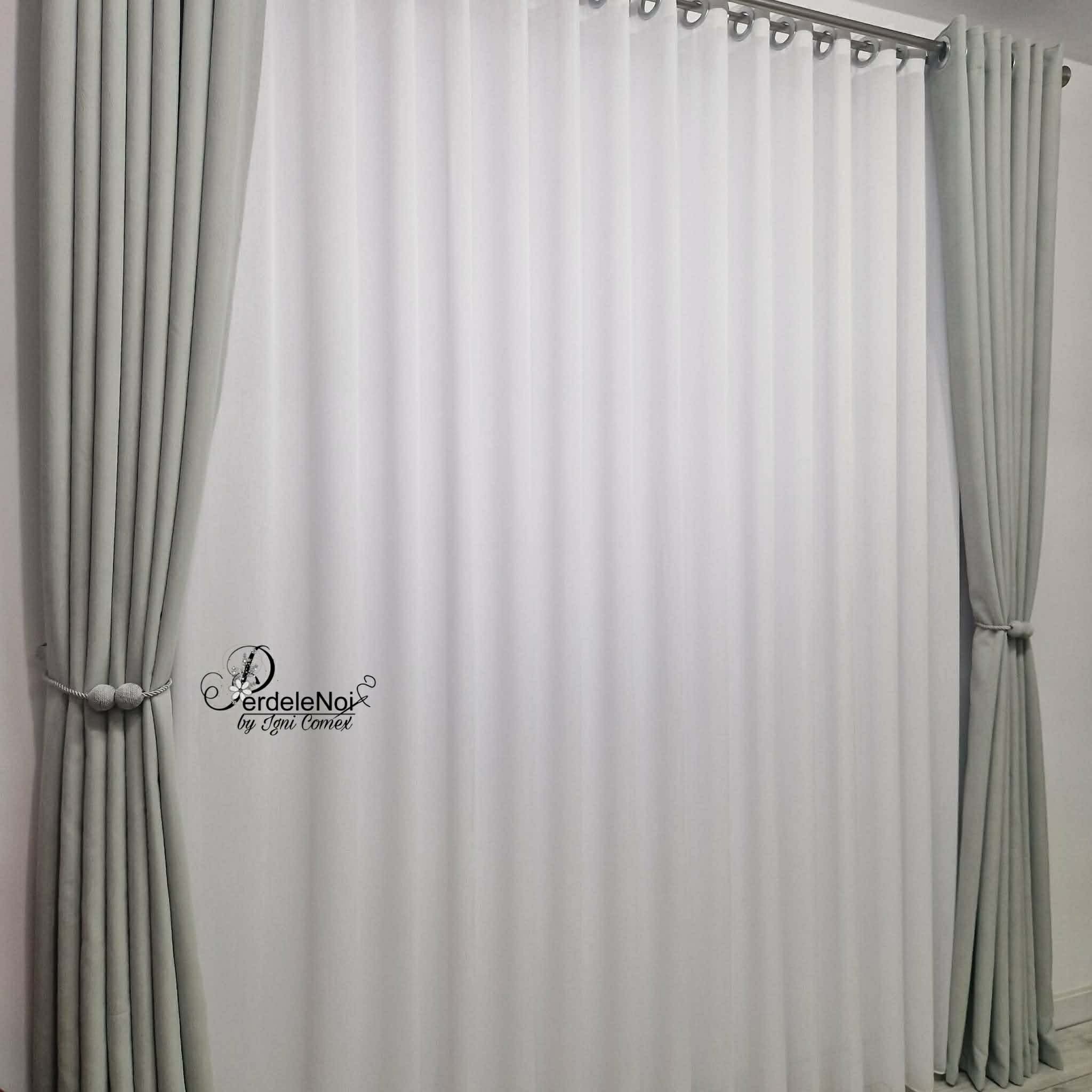 Draperie din stofă gri deschis Draperie din stofă gri deschis