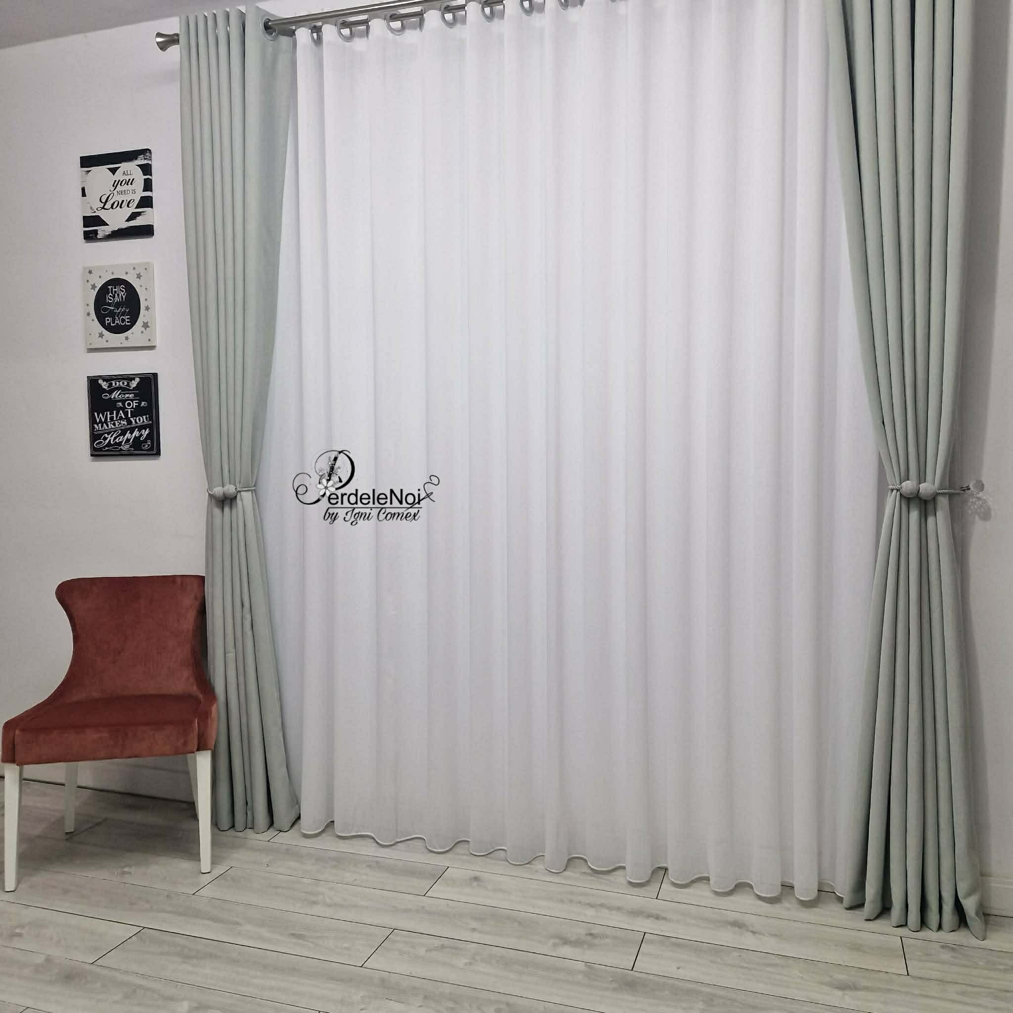 Draperie din stofă gri deschis Draperie din stofă gri deschis