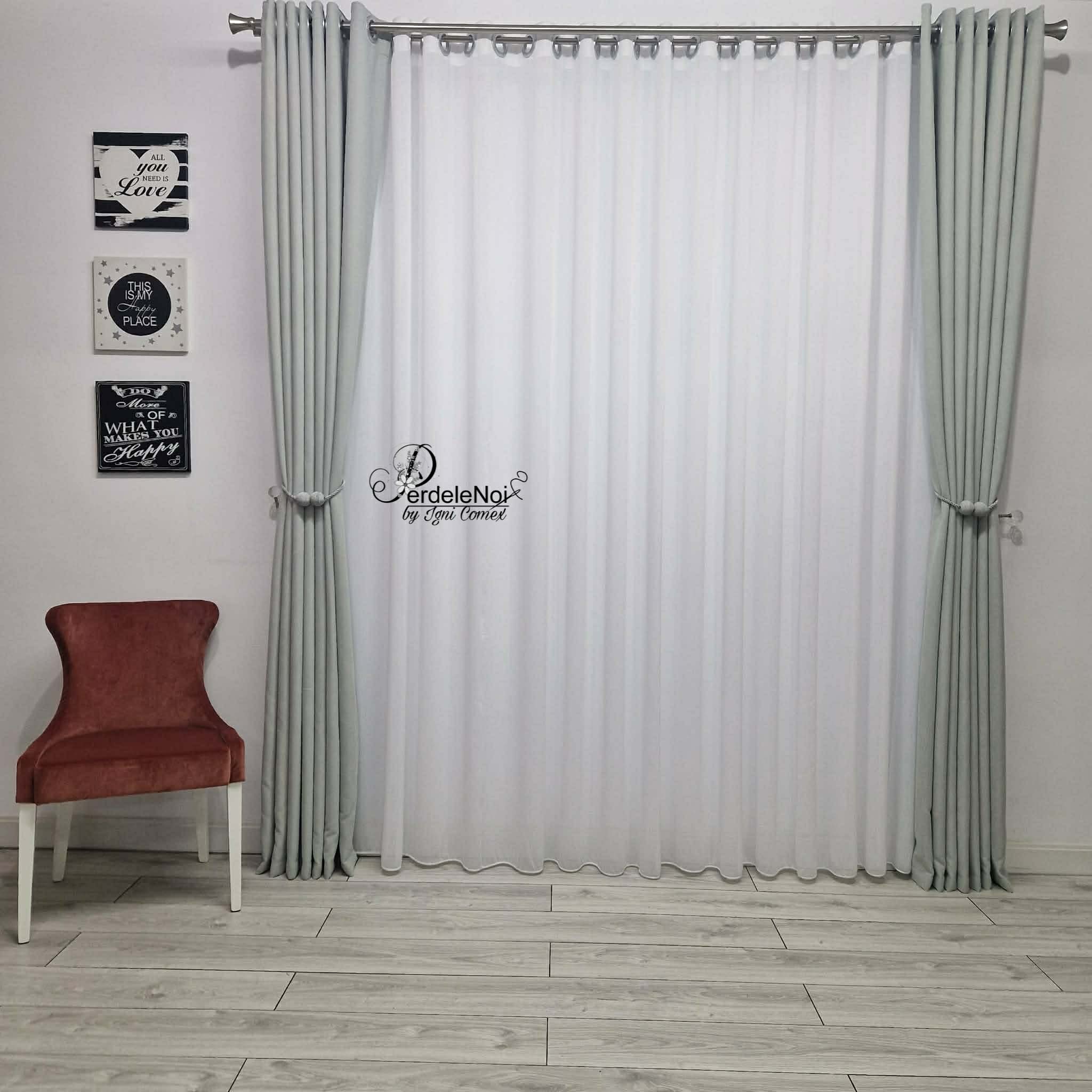 Draperie din stofă gri deschis Draperie din stofă gri deschis