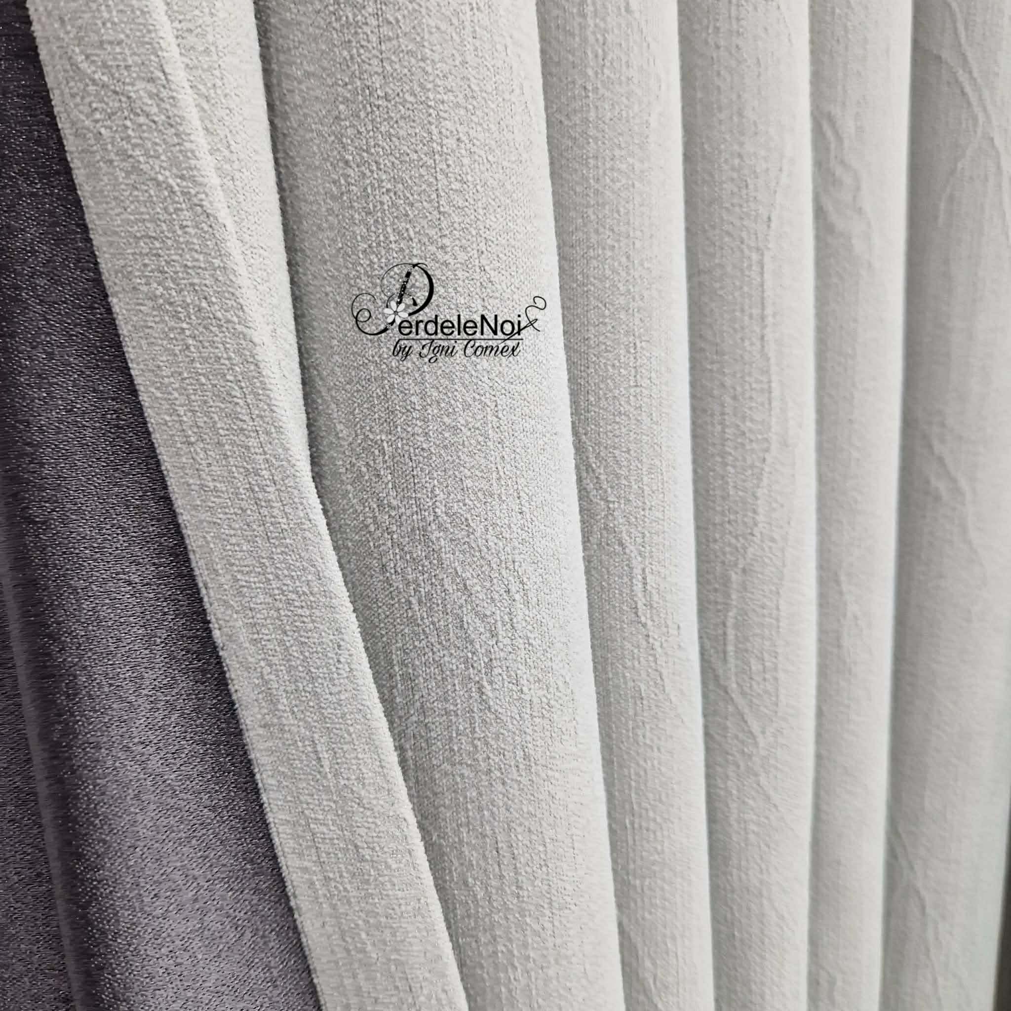 Draperie din stofă gri deschis Draperie din stofă gri deschis