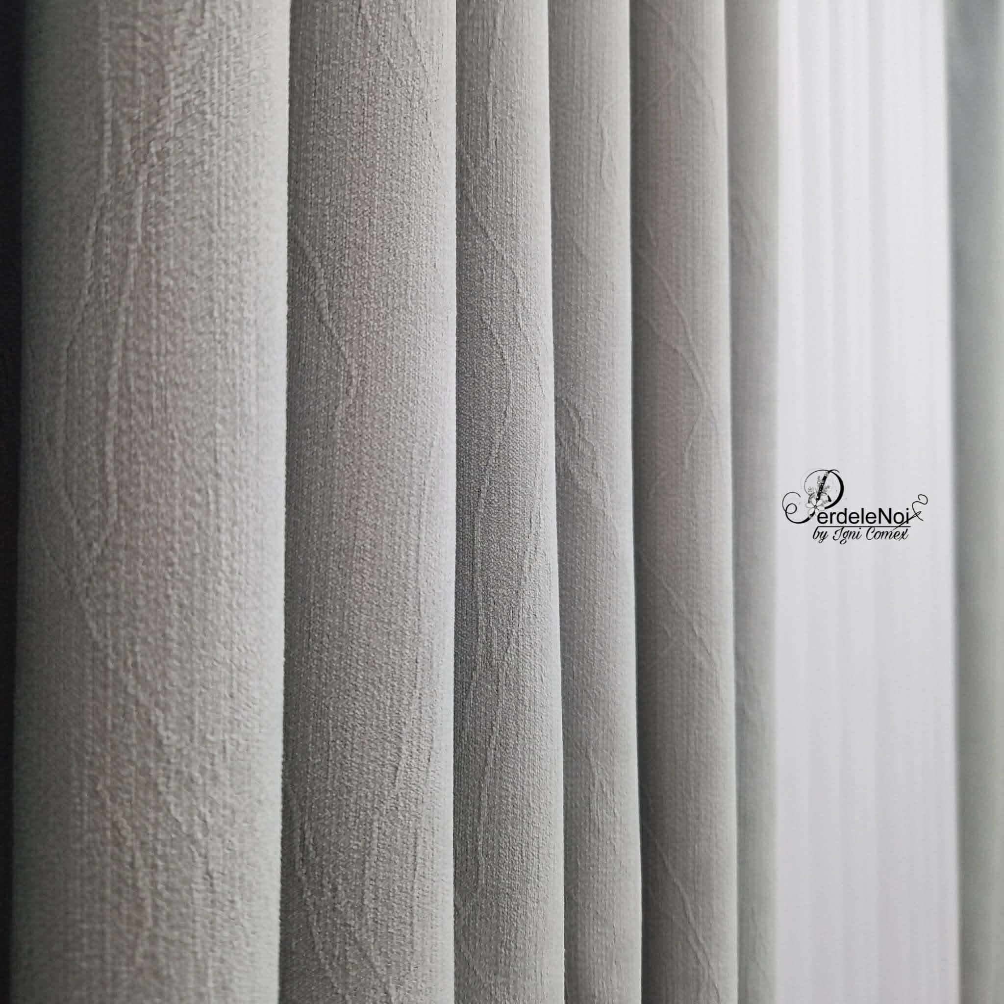 Draperie din stofă gri deschis Draperie din stofă gri deschis