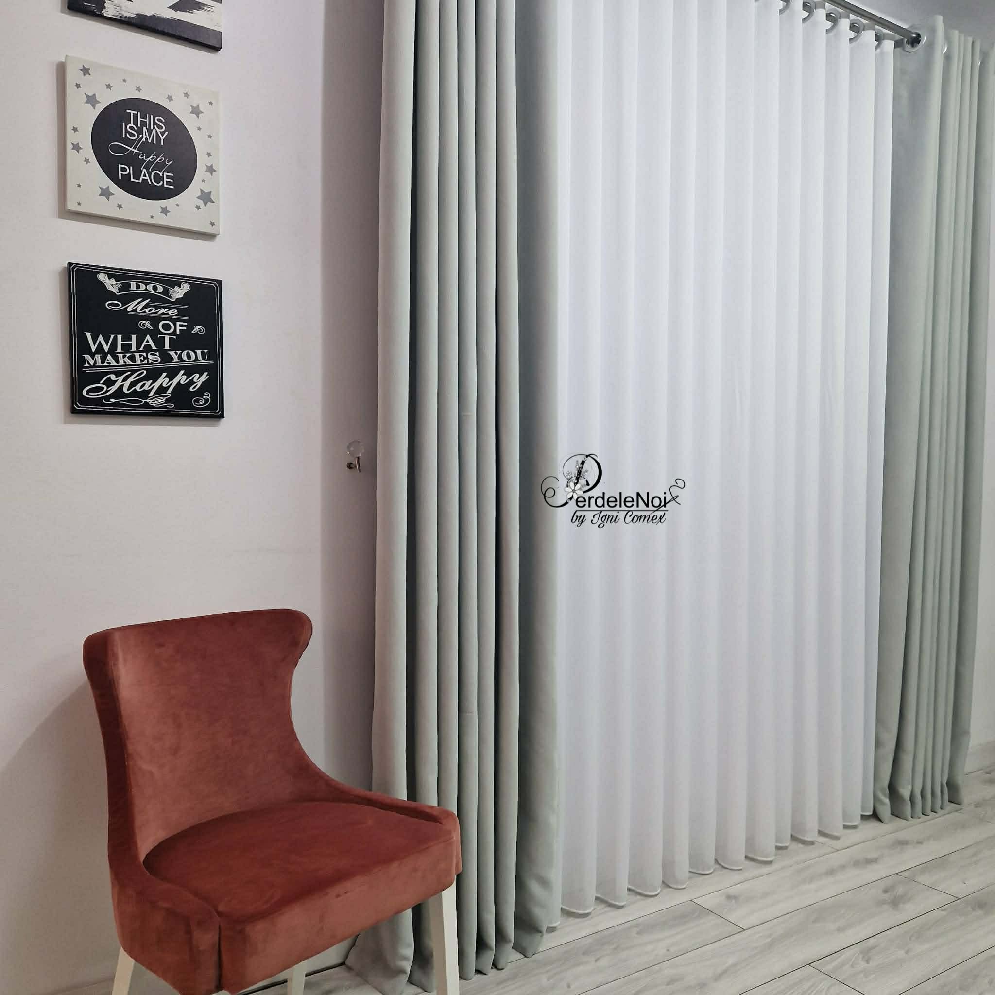 Draperie din stofă gri deschis Draperie din stofă gri deschis