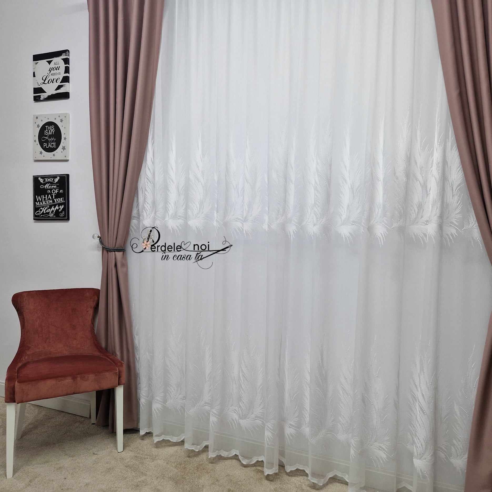 Sale Perdea cu frunze albe brodate, 200x240cm, inele silver încorporate. Sale Perdea cu frunze albe brodate, 200x240cm, inele silver încorporate.