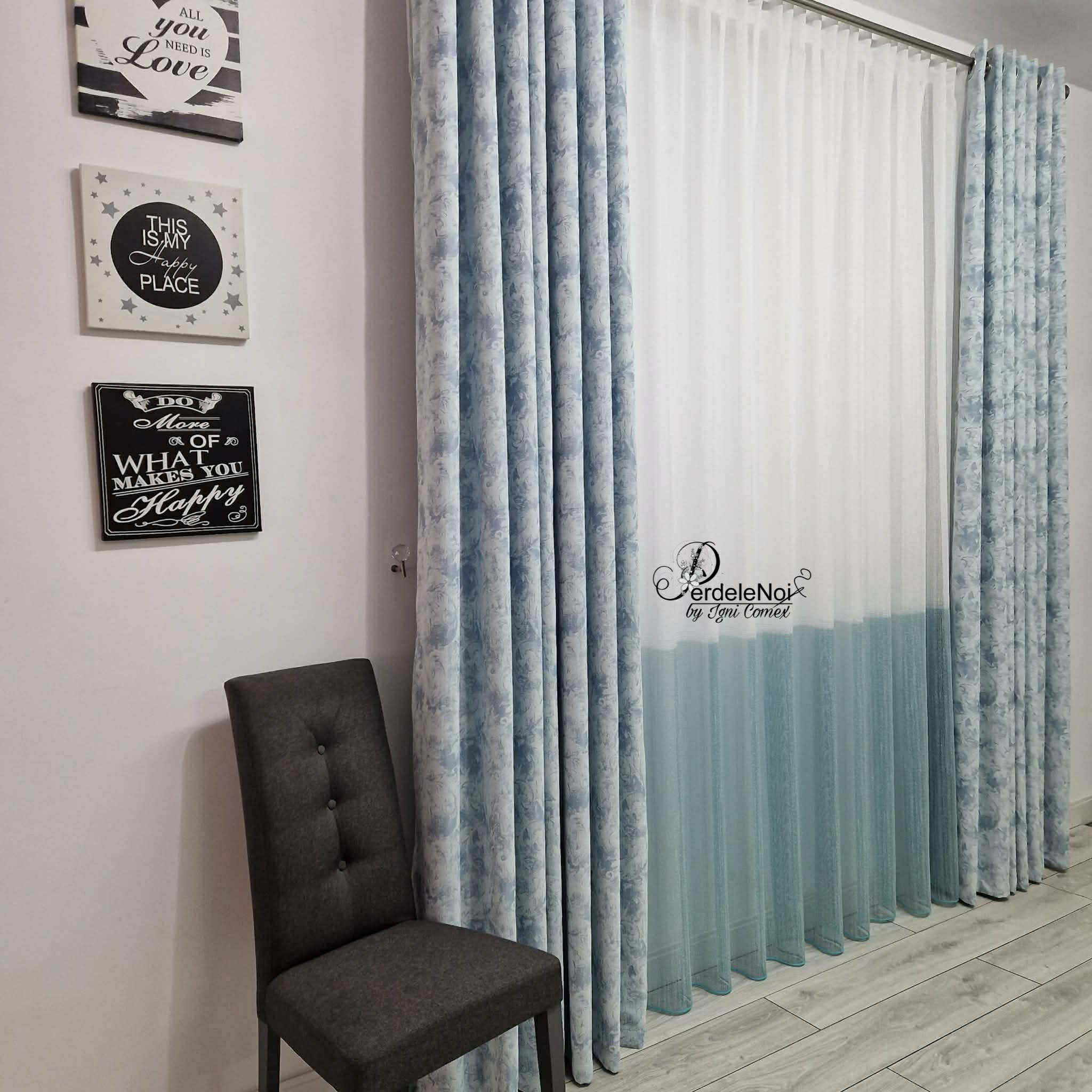 Draperie din stofă cu model bleu Draperie din stofă cu model bleu