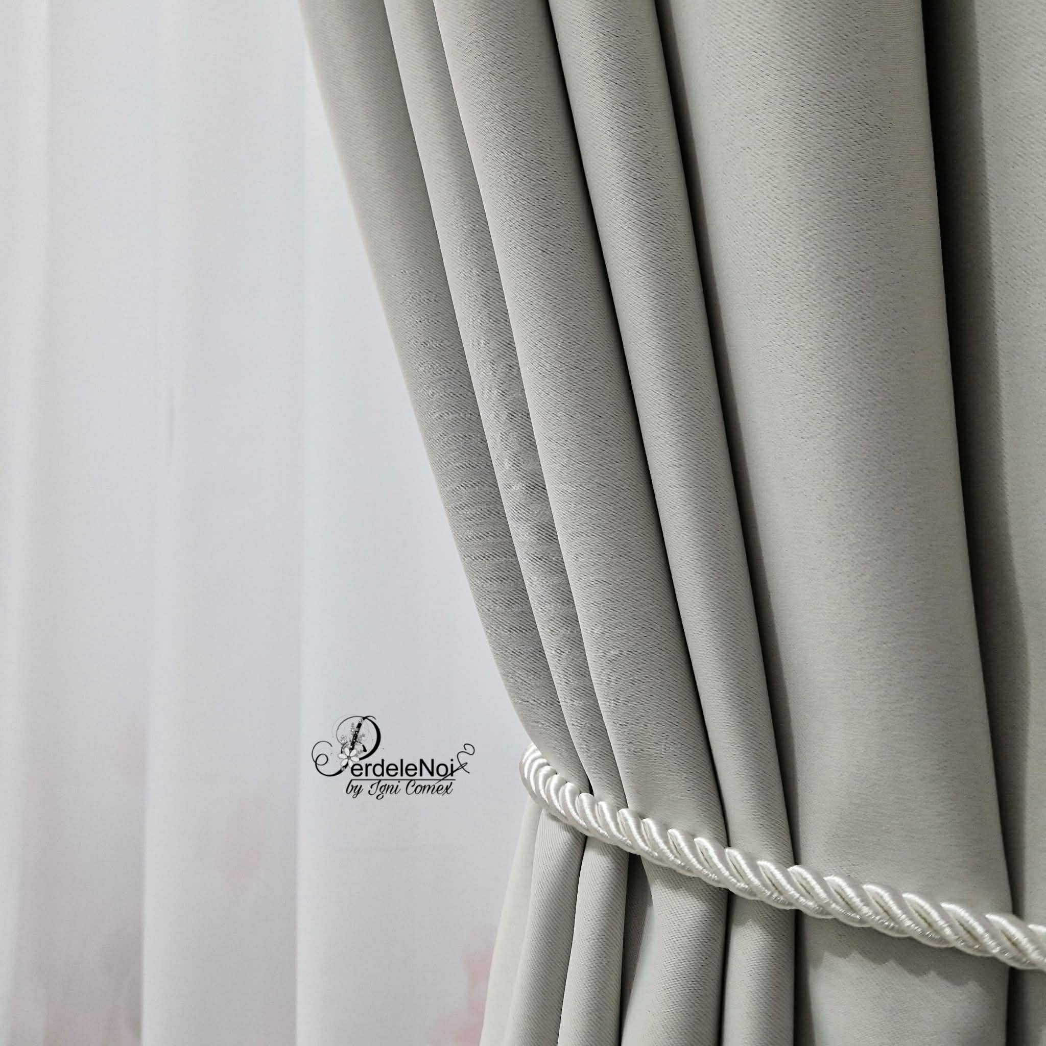 Draperie blackout uni gri deschis Draperie blackout uni gri deschis